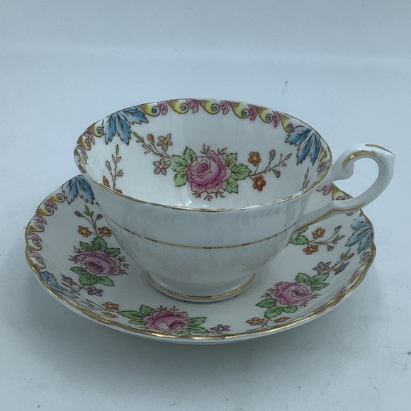 Vintage Tuscan English Bone China Flowers and Bird Teacup and Saucer - Picture 3 of 11